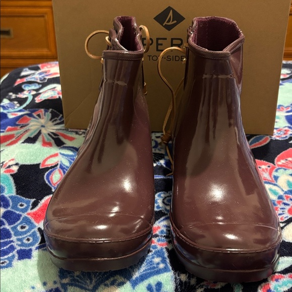 Ladies Sperry boots - Picture 2 of 8